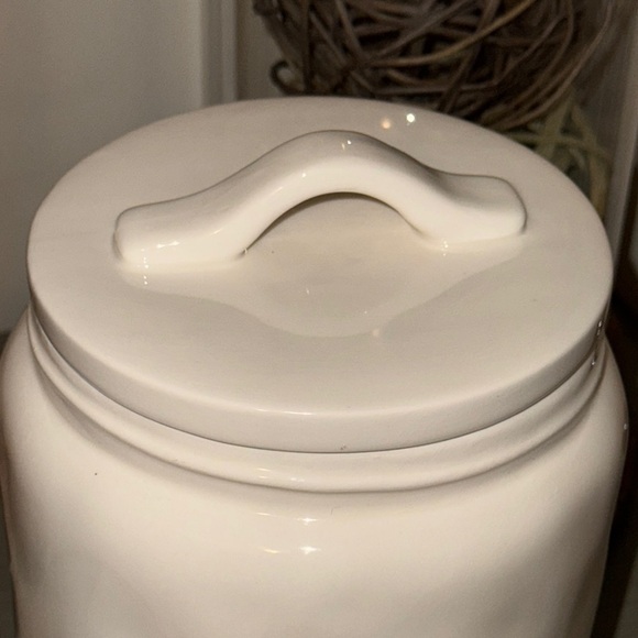 RAE DUNN Artisan Magenta White Ceramic ‘Flour’ Canister Cookie Jar Container - Picture 14 of 16